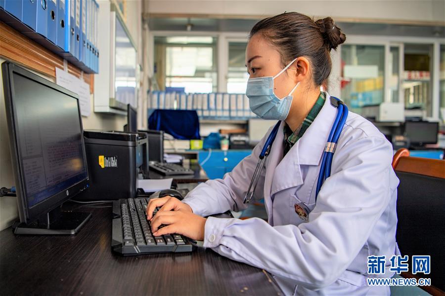 (新華全媒頭條·圖文互動(dòng))(10)血脈同心 共盼春來(lái)——疫情阻擊戰(zhàn)中的雪域故事