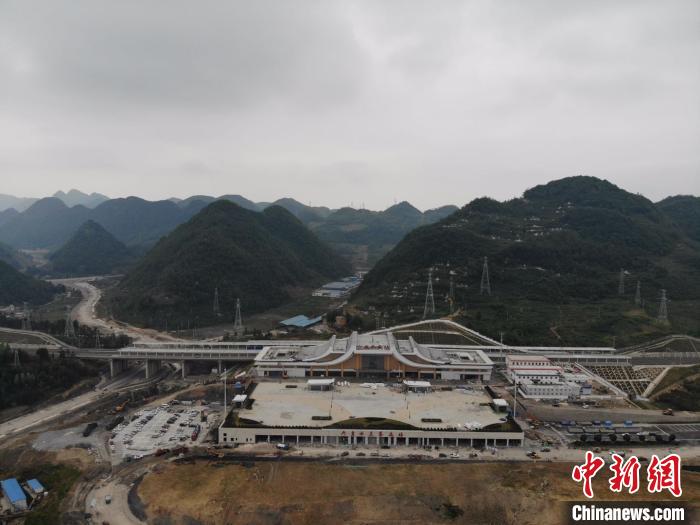 貴州省首條城際高速鐵路——安六鐵路開始聯(lián)調(diào)聯(lián)試。中國鐵路成都局集團公司供圖