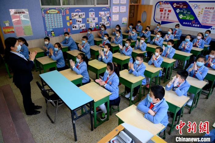 學(xué)校是人群密集場所，山西省疫情防控工作領(lǐng)導(dǎo)小組要求，要周密閉環(huán)做好疫情防控。　韋亮 攝