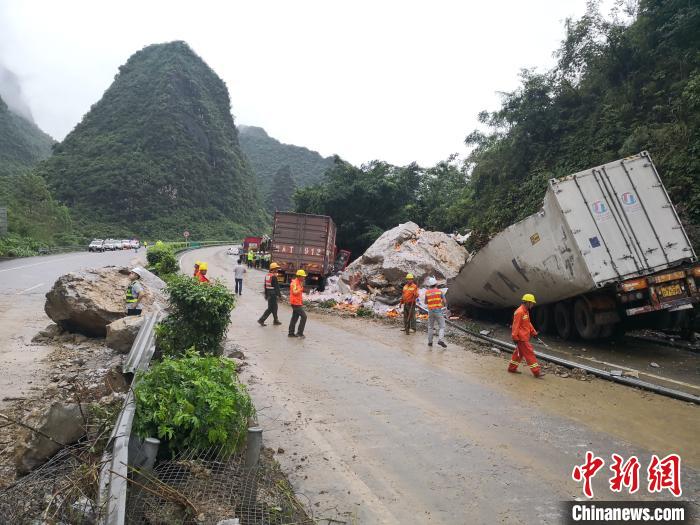 事故現(xiàn)場?！↑S鵬 攝