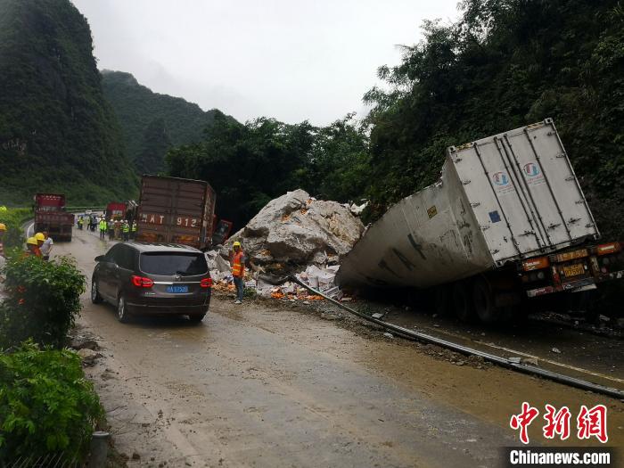 事故現(xiàn)場?！↑S鵬 攝