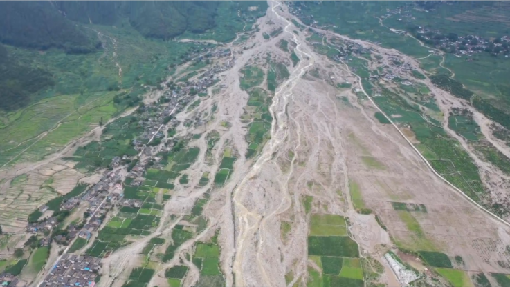 ▲圖為涼山冕寧山洪現(xiàn)場，來源：四川消防。