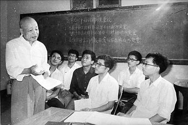 舍我其誰(shuí)報(bào)國(guó)志，碧血丹心愛國(guó)情