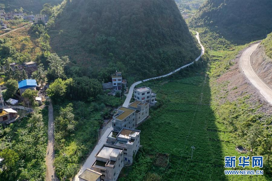 (新華全媒頭條·走向我們的小康生活·決戰(zhàn)決勝脫貧攻堅·圖文互動)(5)千年之渴今朝解——貴州貧困群眾實(shí)現(xiàn)“吃水不愁”